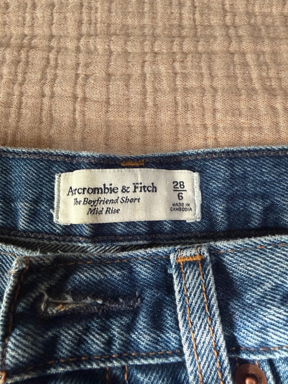 Abercrombie & Fitch Mid Rise “The Boyfriend” denim shorts - Picture 2 of 8